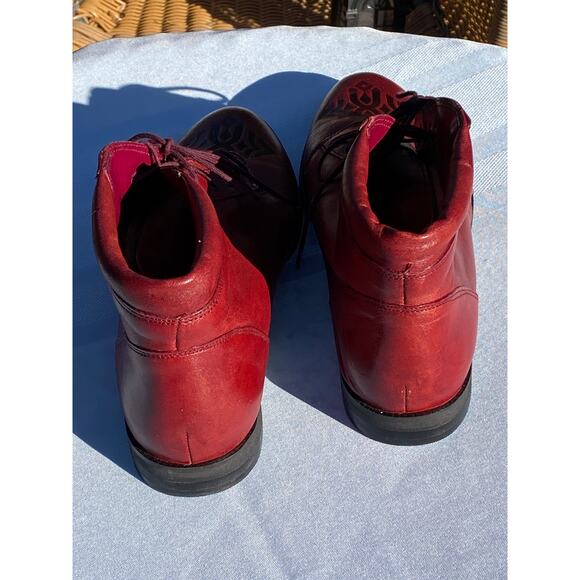 BiARRiTZ Fashions 8.5B Red Leather Bootie, Made in Chile Black Toe Detail EUC - Picture 4 of 9